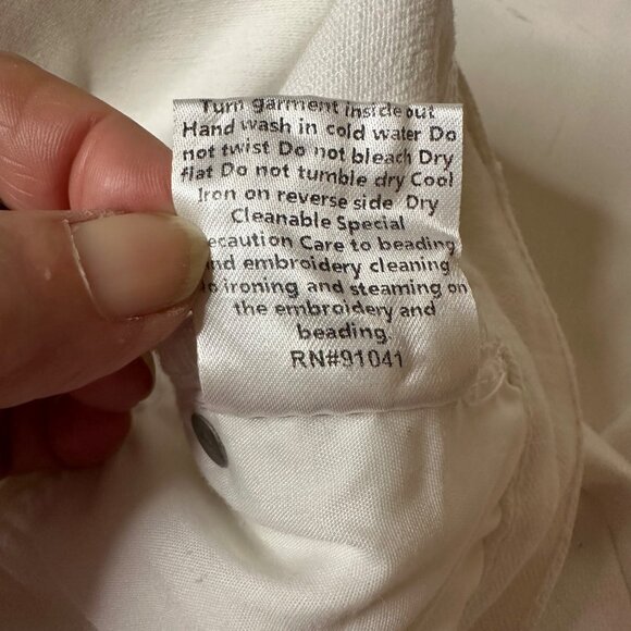 White Juliette Cropped Jeans Sz 6 Embroidered Floral Lace Overlay Sequins Chic - Picture 13 of 14